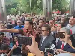Momen Hasto Tiba di Gedung KPK, Diperiksa dalam Kapasitas Tersangka